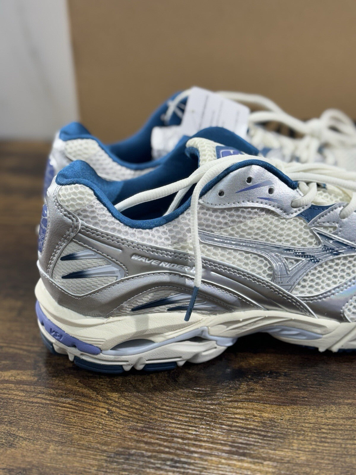 Mizuno Sneaker Uomo Wave Rider 10 Bianca Grey Heritage Casual 43