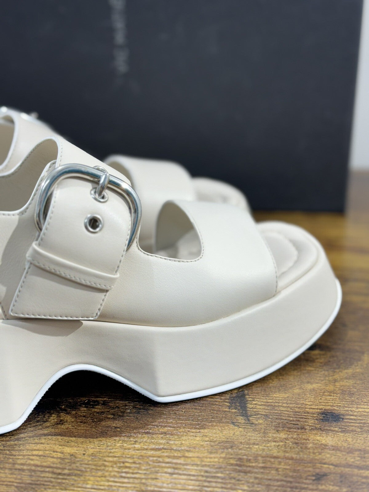Vic Matie’ Sandalo Donna Travel Zeppa Pelle Osso Extra Light 39