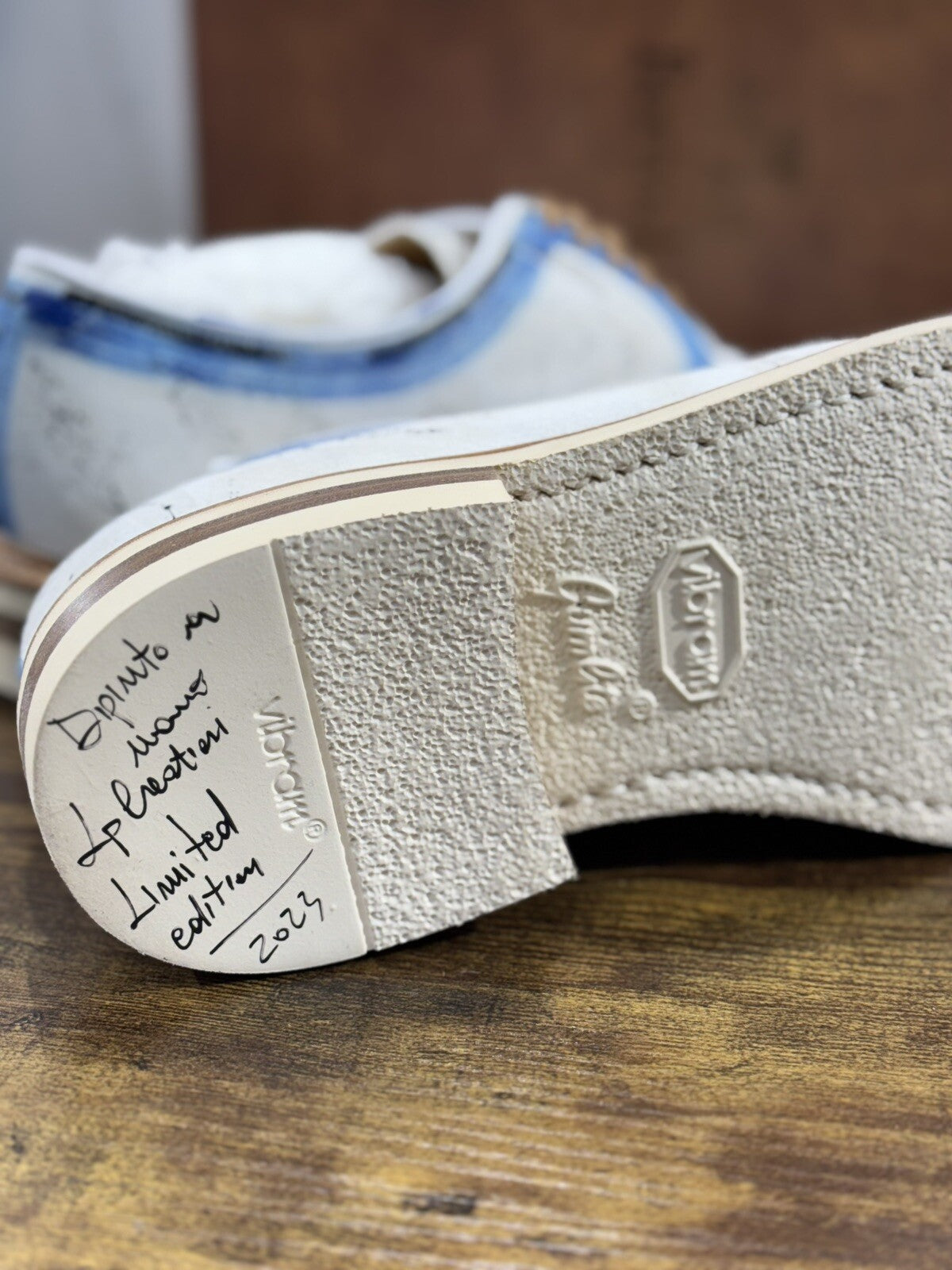 Berwick 1707 Derby Uomo Suede Bianco Limited Edit. Dipinta A Mano Vibram 45
