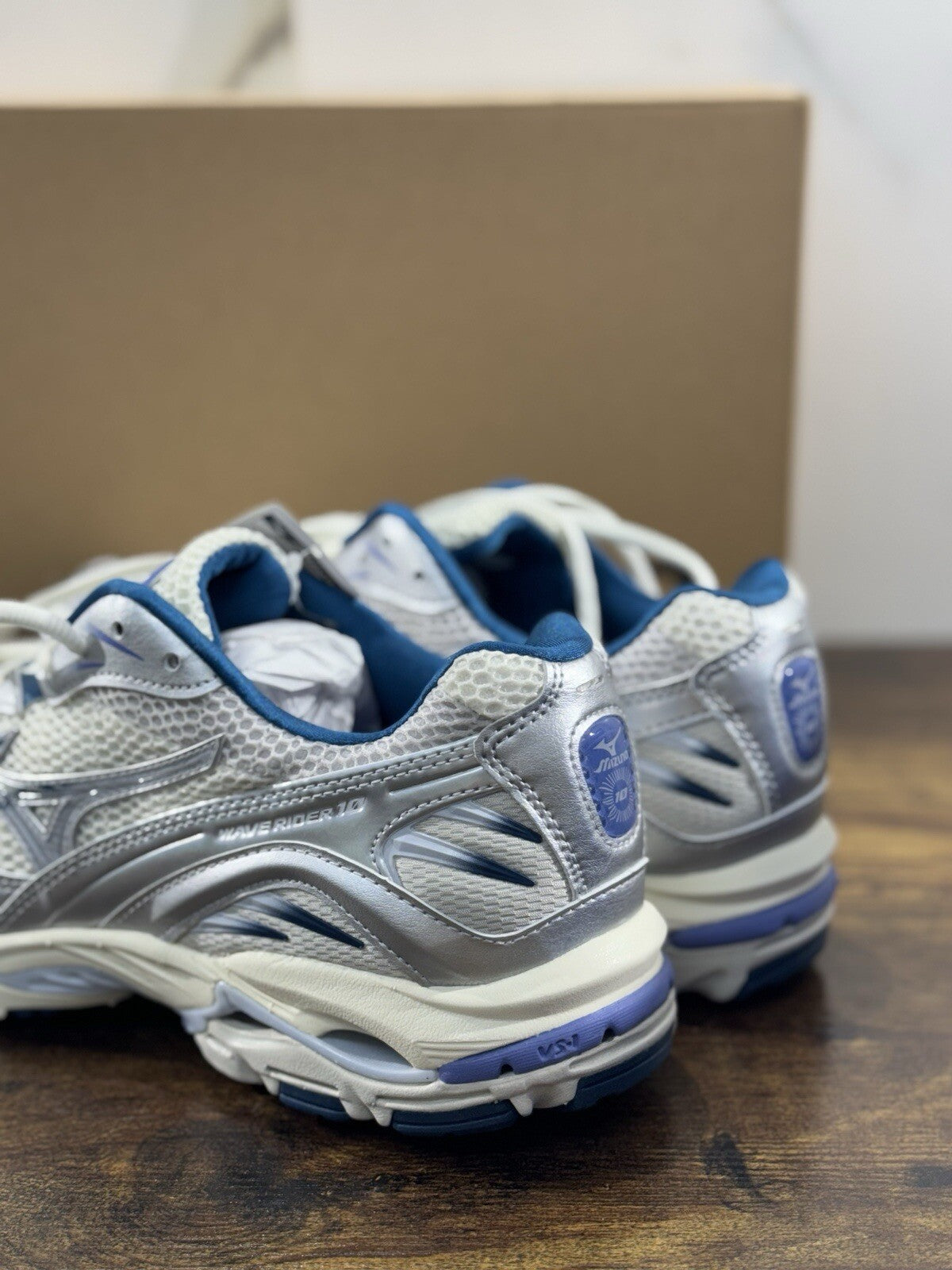 Mizuno Sneaker Uomo Wave Rider 10 Bianca Grey Heritage Casual 43