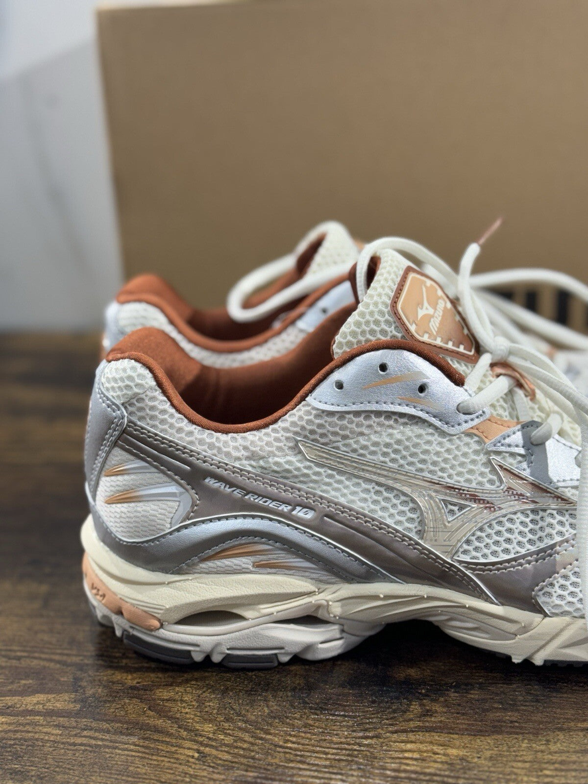 Mizuno Sneaker Uomo Wave Rider 10 Bianca Grey Heritage Casual 42