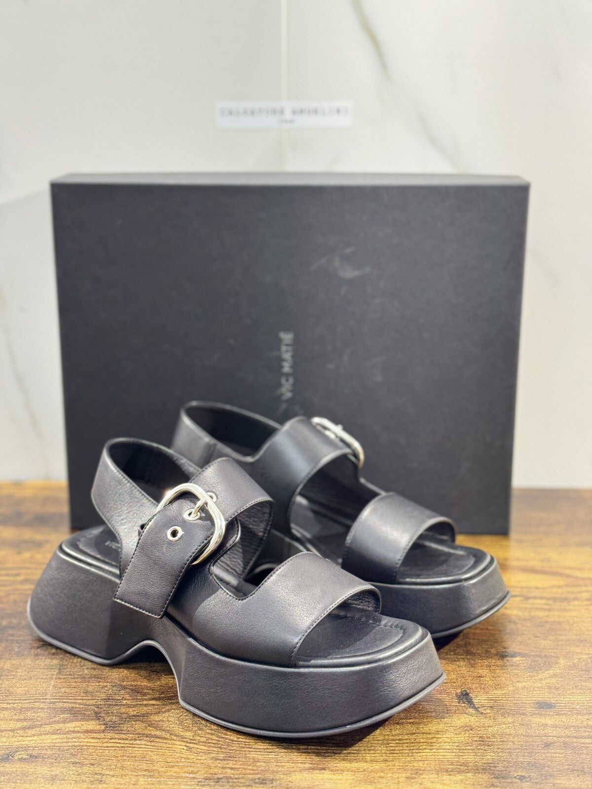 Vic Matie’ Sandalo Donna Travel Zeppa Pelle Nero Extra Light 40