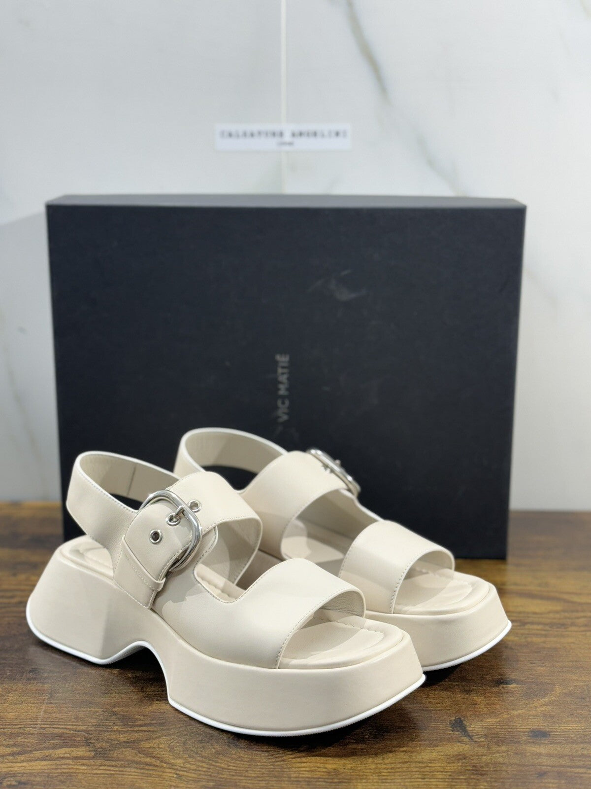 Vic Matie’ Sandalo Donna Travel Zeppa Pelle Osso Extra Light 39