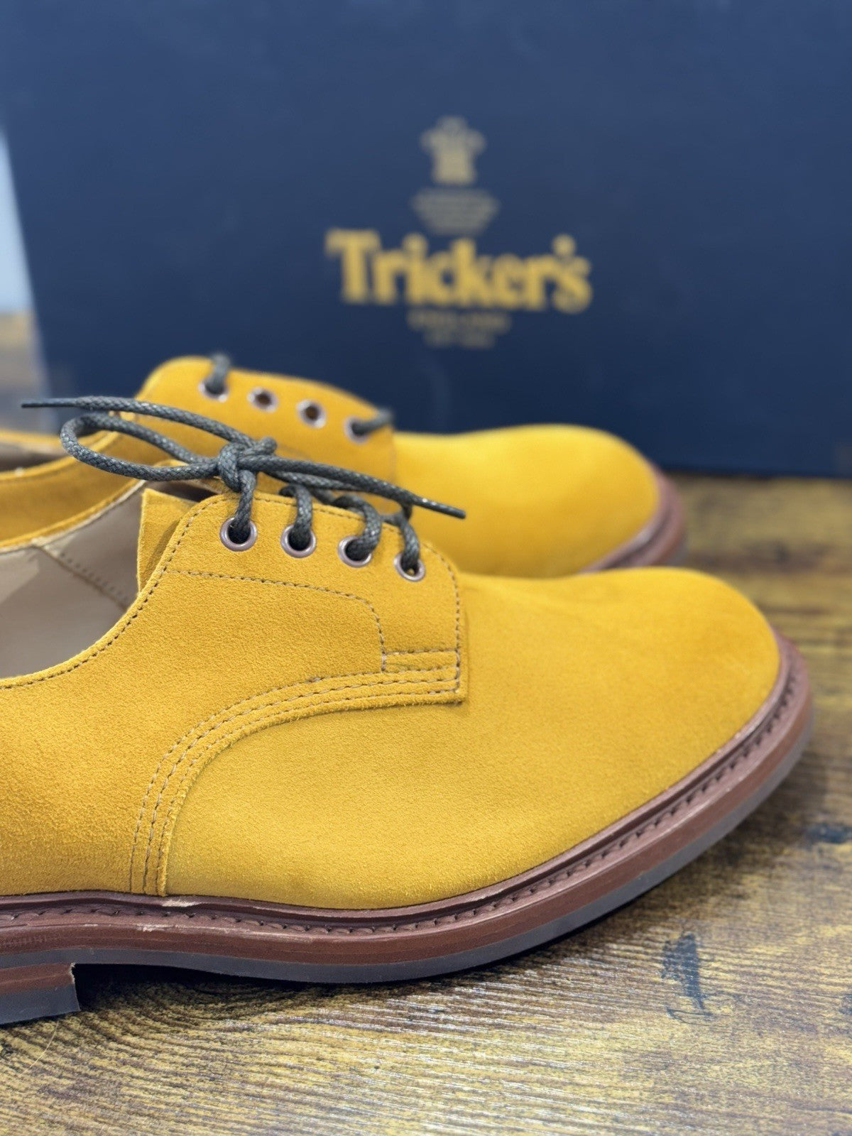 Tricker’s Scarpa Uomo Derby Daniel Suede Curry Dainite Sole 43