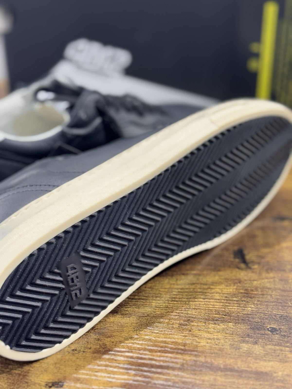 4B12 Sneaker Uomo Hyper Pelle Nera Casual Shoe 44