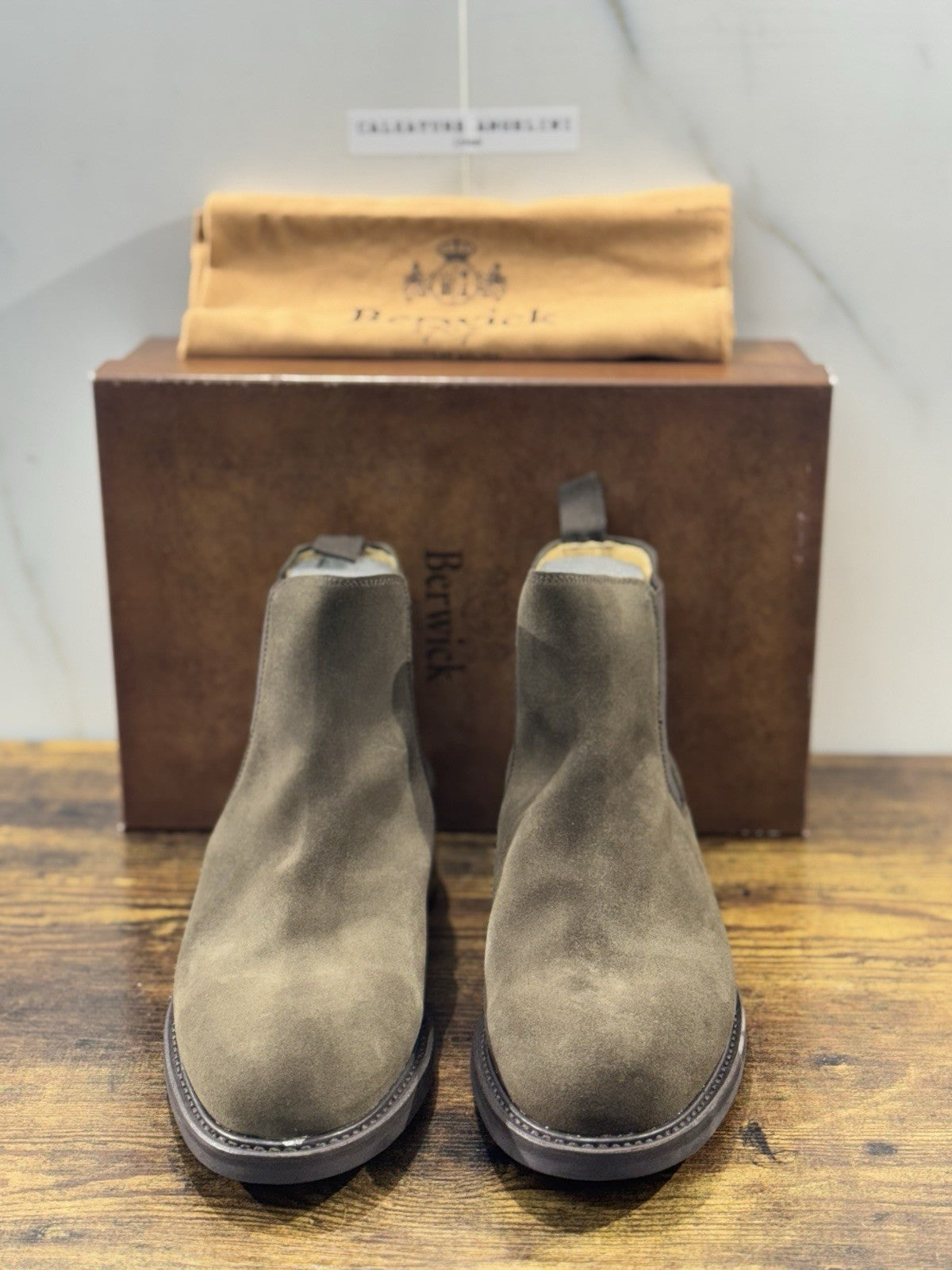 Berwick 1707 Chelsea Boot Uomo Suede Terra  Fondo Dainite Uomo 43.5