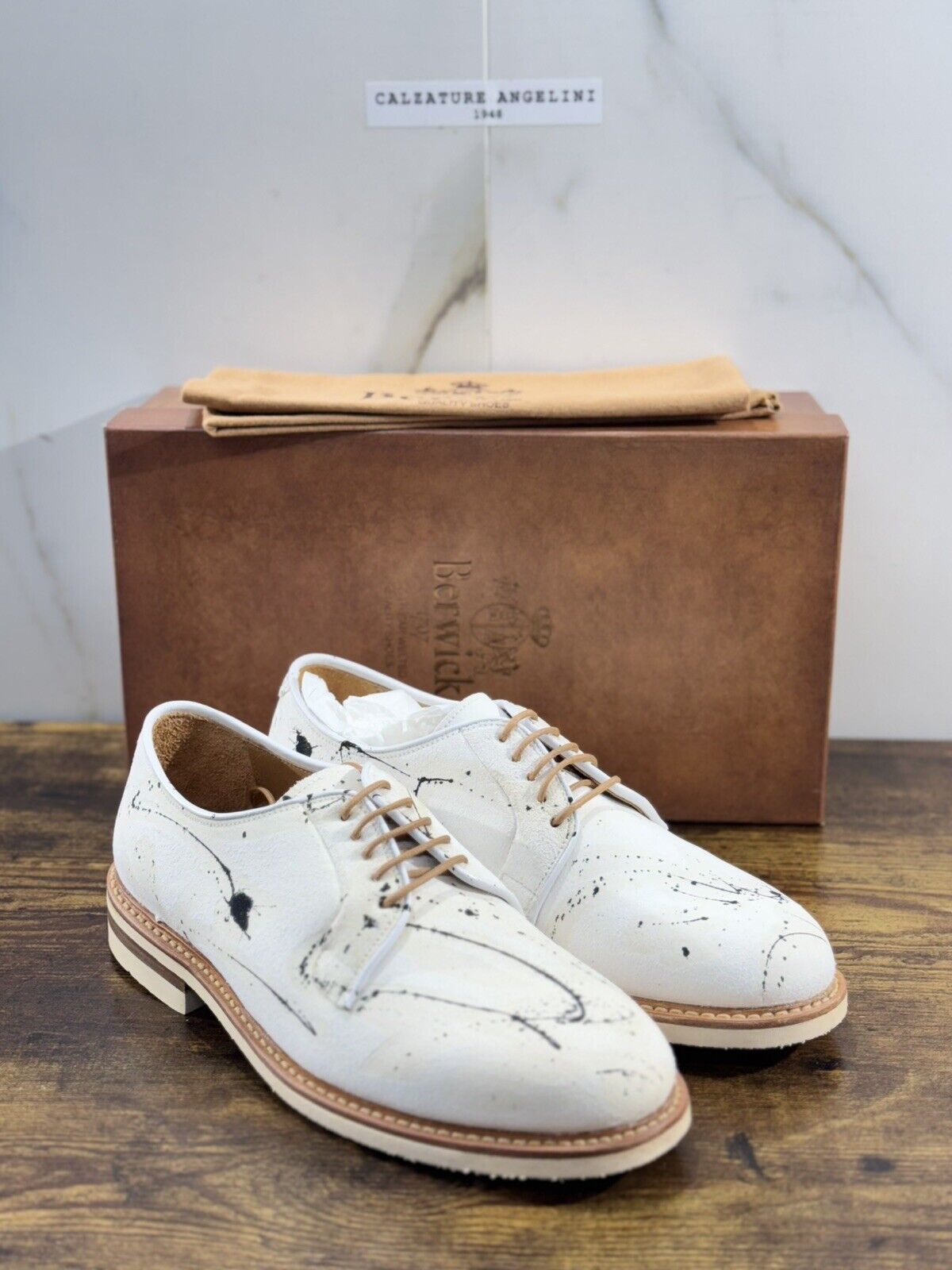 Berwick 1707 Derby Uomo Suede Bianco  Limited Edit.  Dipinta A Mano Vibram 41