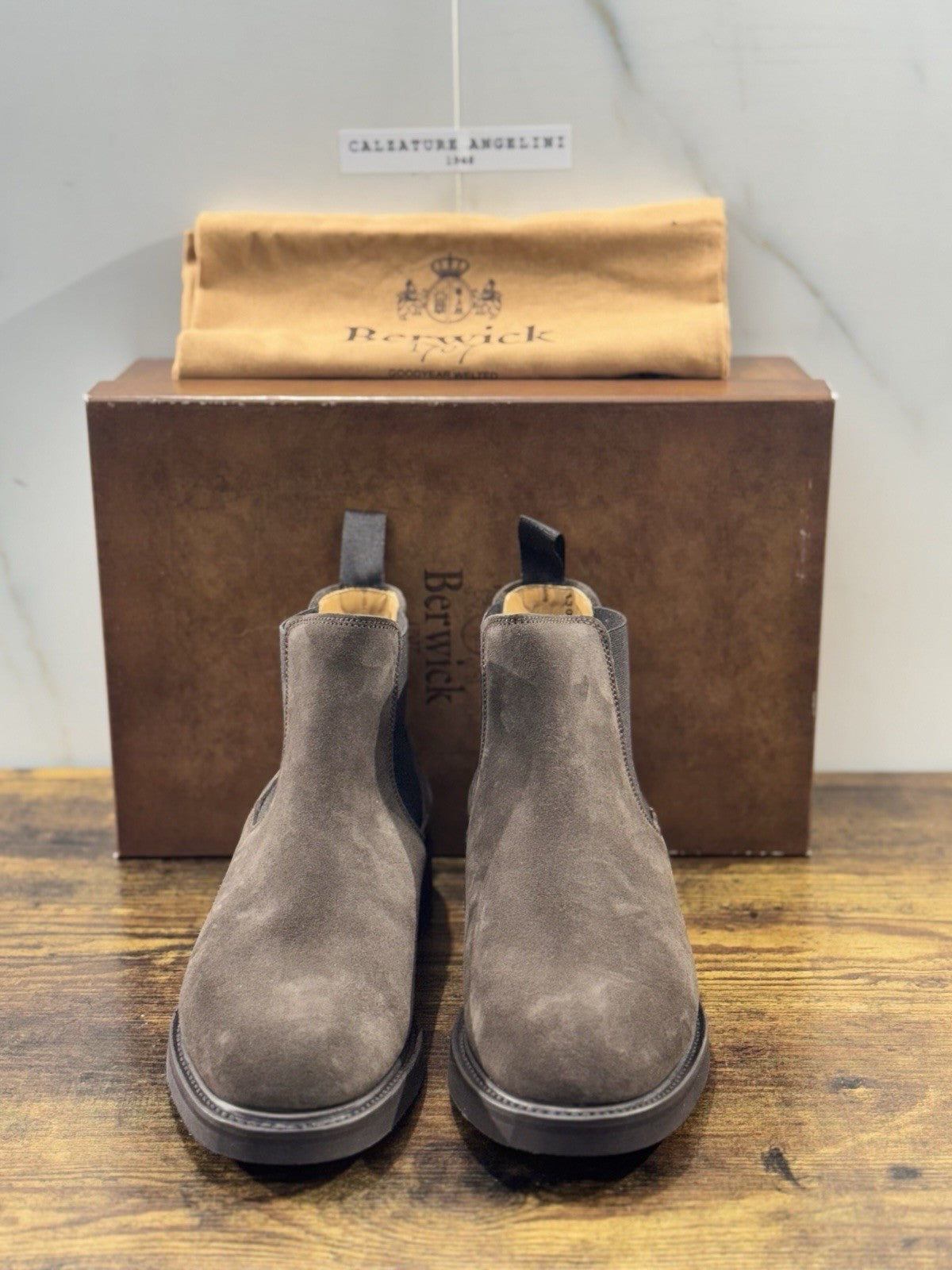 Berwick 1707 Chelsea Boot Uomo Suede Testa Moro Fondo Vibram Uomo 42