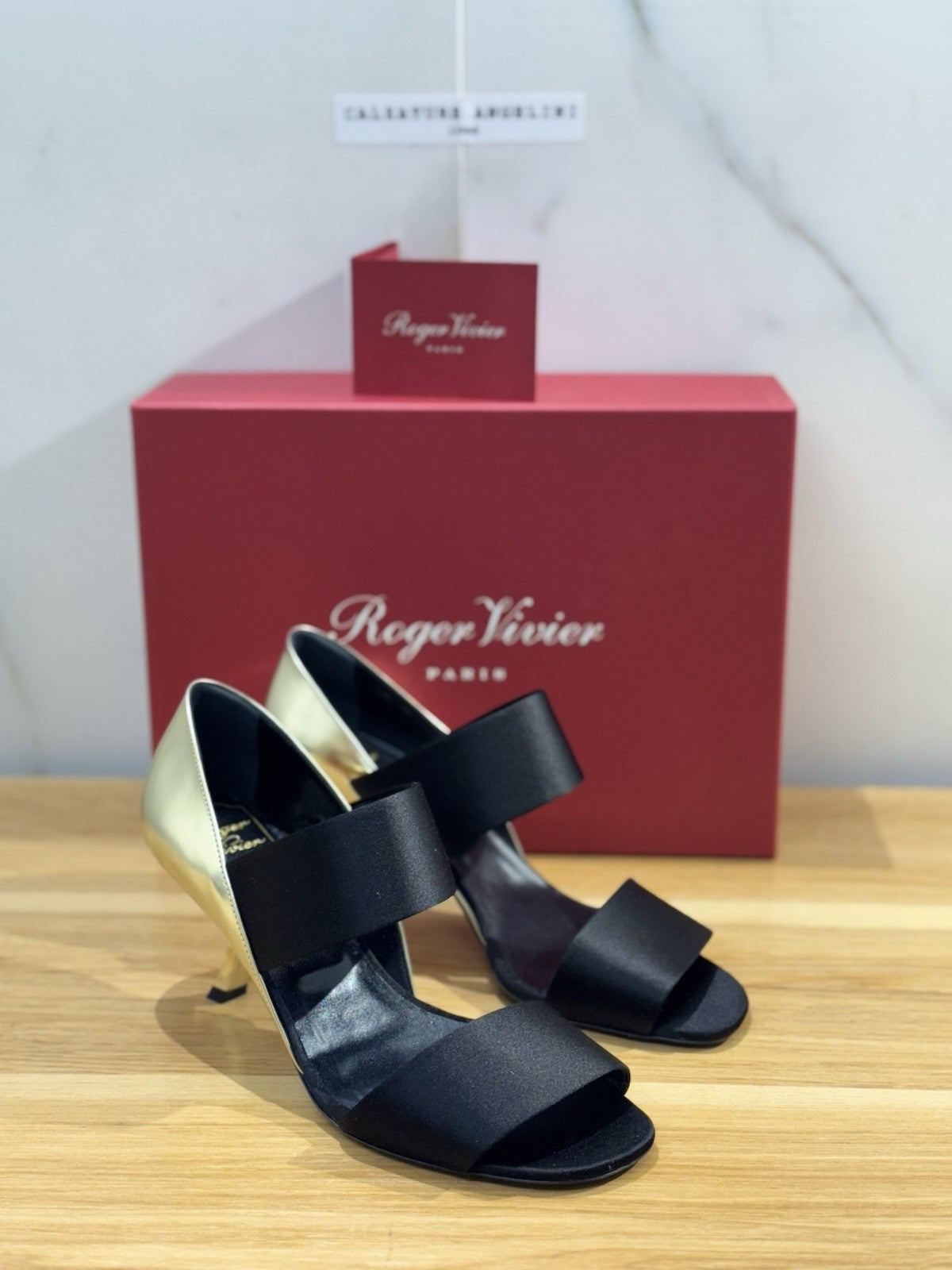 Roger Vivier Paris Sandalo Virgule Nero Oro Luxury Sandalo Donna 37