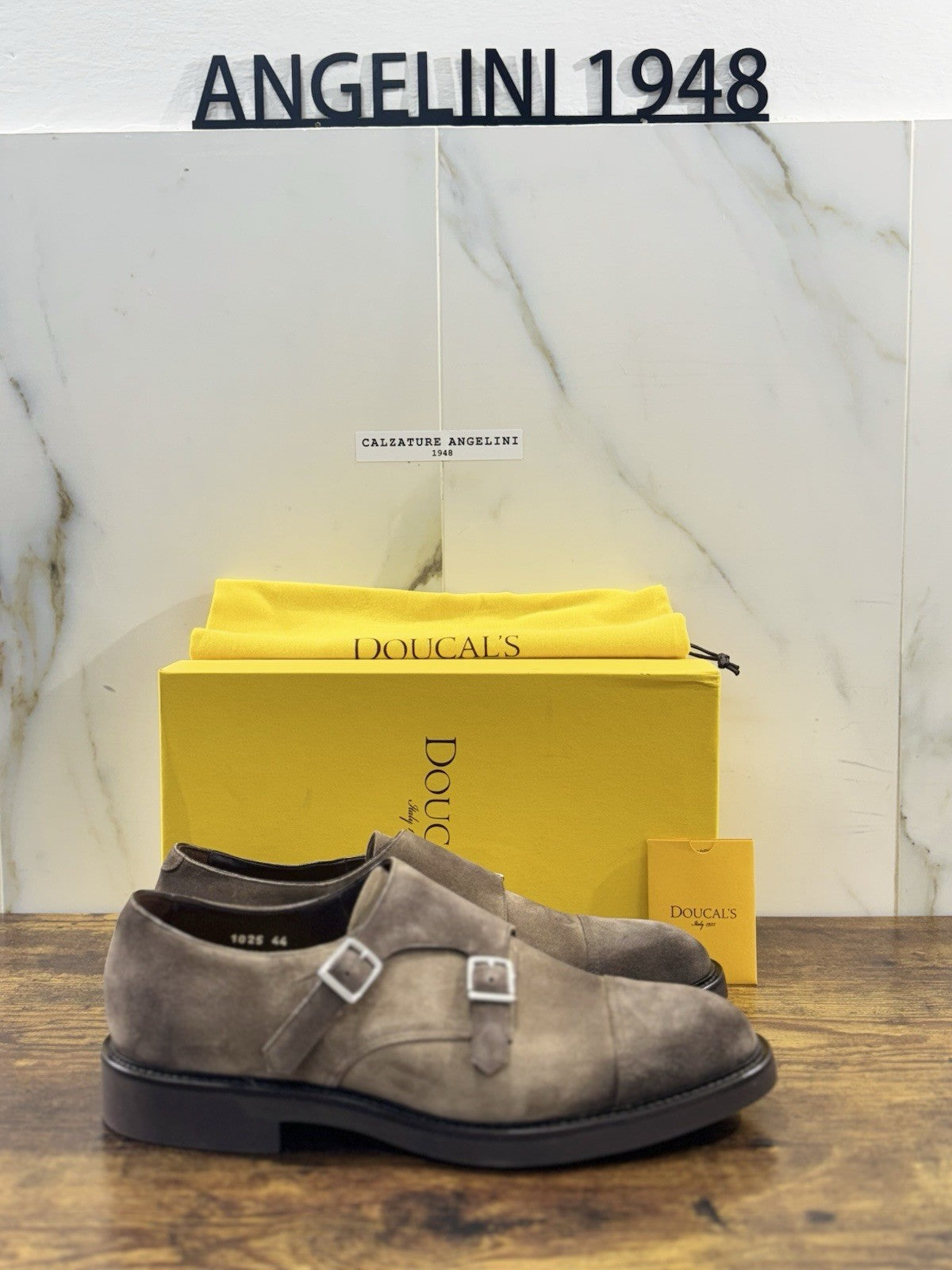 Doucal’s Doppia Fibbia    Uomo Suede     Luxury Men Doucal’s Extra Light 42.5