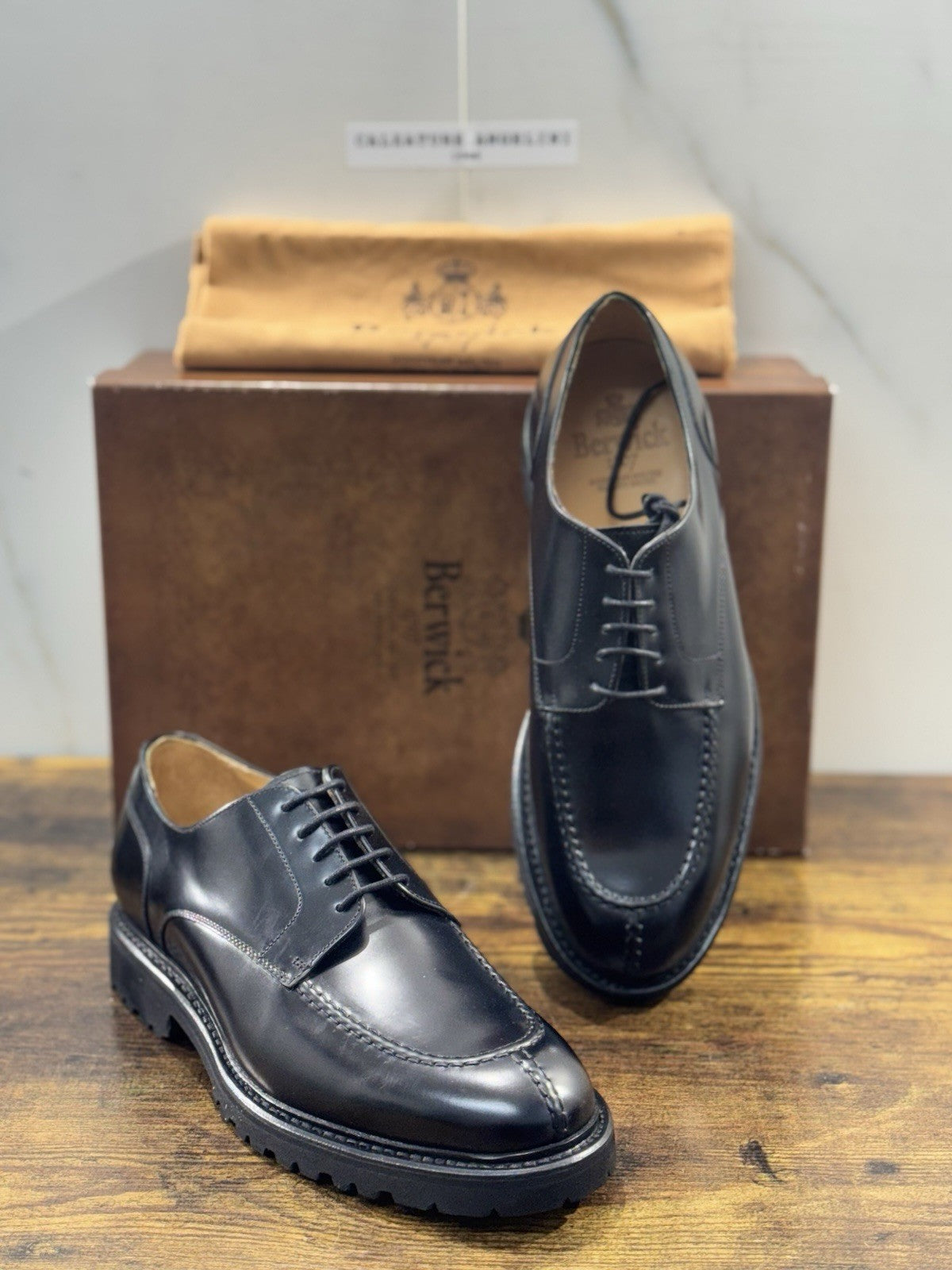 Berwick 1707 Stringata Pelle Nera  Fondo Vibram Uomo 43