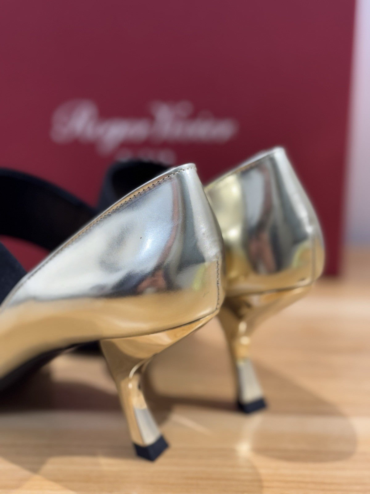 Roger Vivier Paris Sandalo Virgule Nero Oro Luxury Sandalo Donna 37
