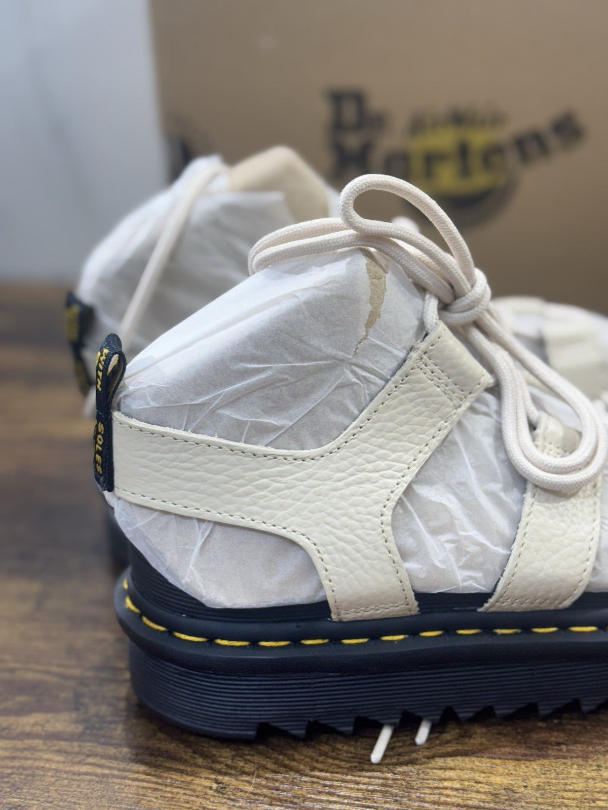 Dr Martens Sandalo Nartilla Pelle Beige  Casual Dr Martens Donna 38
