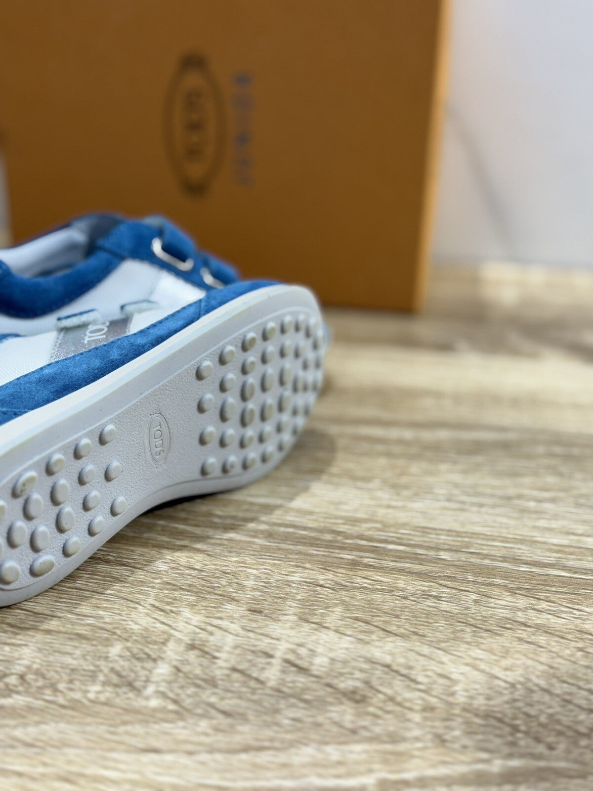 Tod’s Junior Sneaker  Velcro Bambino Pelle  Azzurro   Luxury Tod’s Kids Shoes 24