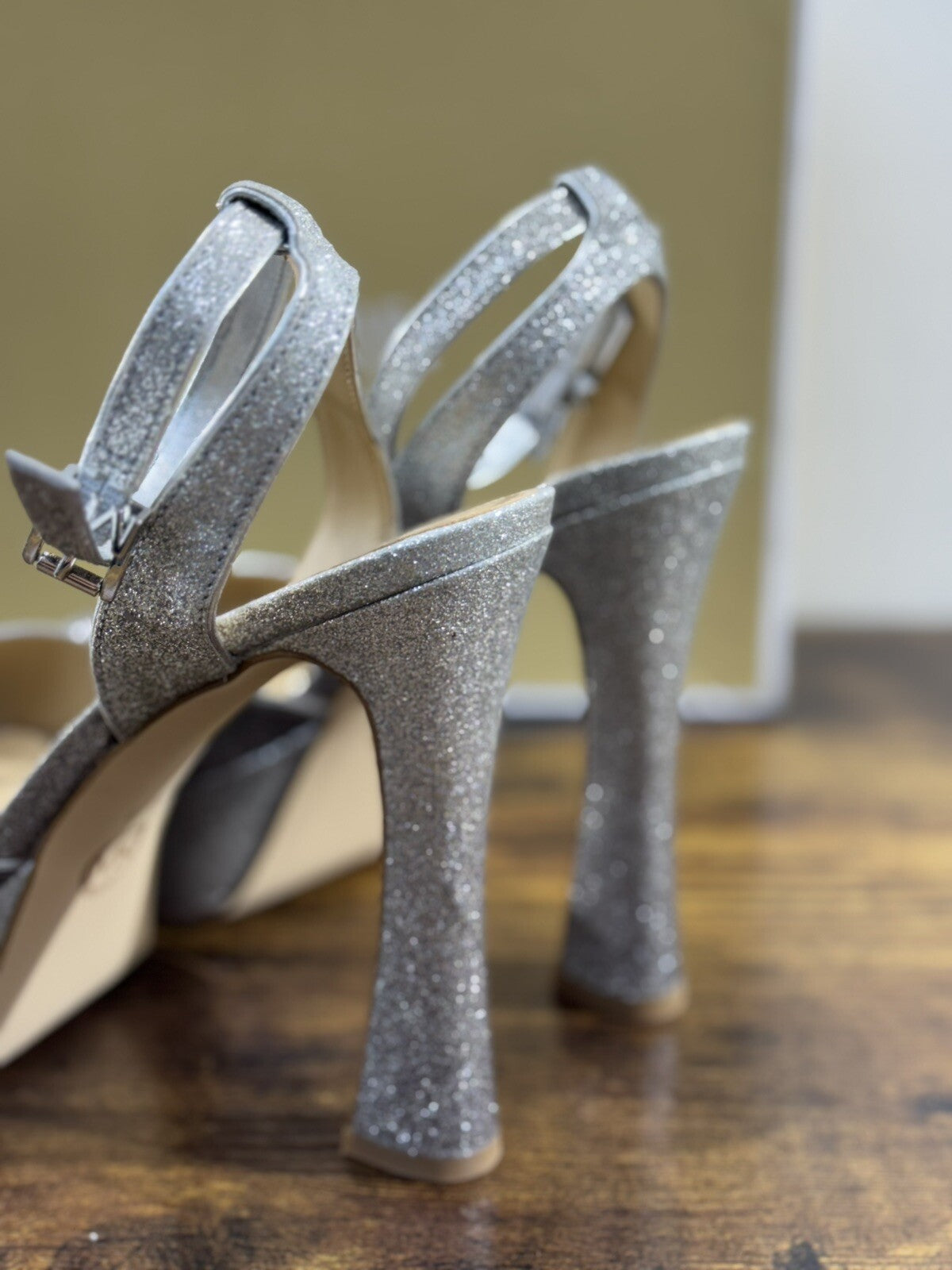 Michael Kors Jenson Platform Sandal Silver Black Casual Sandal 39