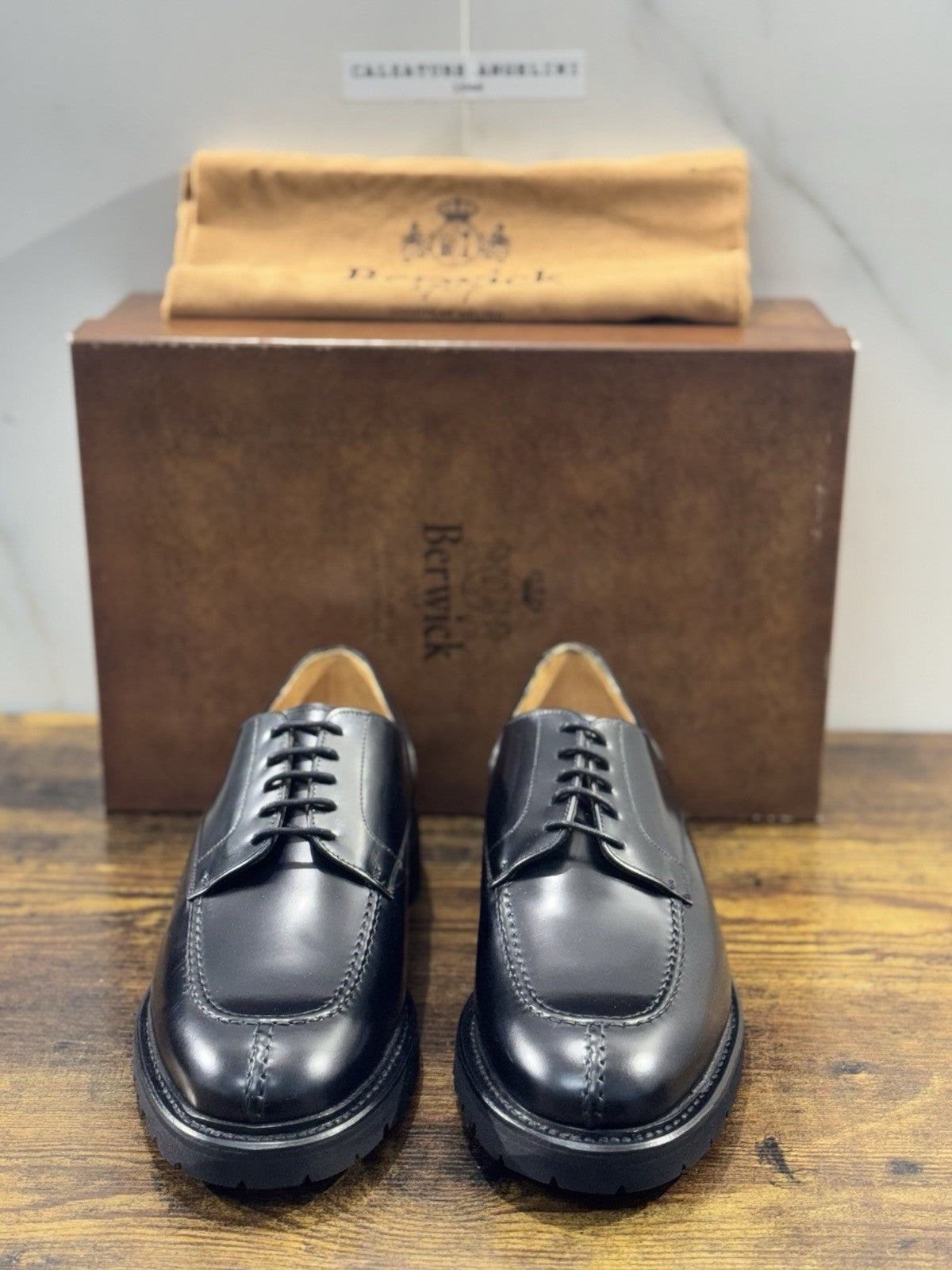 Berwick 1707 Stringata Pelle Nera  Fondo Vibram Uomo 43.5