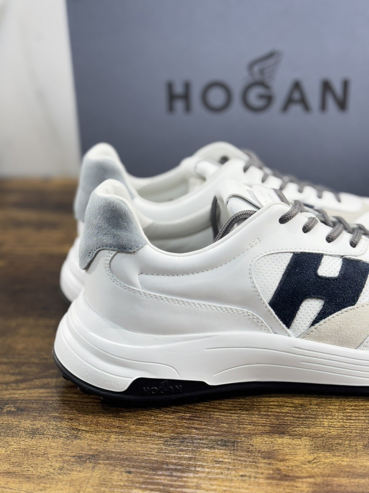 Hogan Hyper light  sneaker Pelle Bianca   memory foam Luxury Hogan Men 42