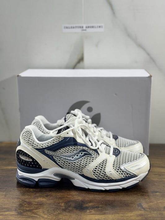 Saucony ProGrid Triumph 4  Sneaker Uomo     Casual Saucony White Navy 42.5