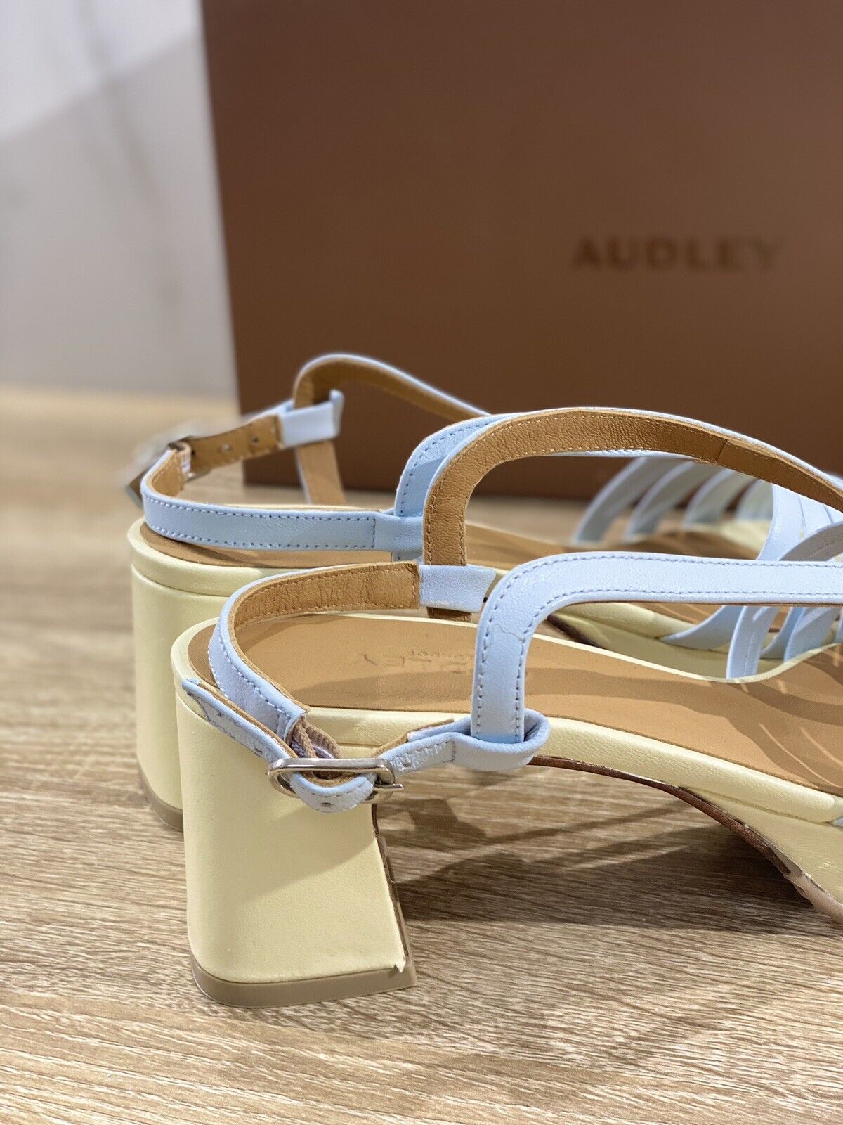 Audley London Sandalo Donna In Pelle Cielo Con Tacco 36