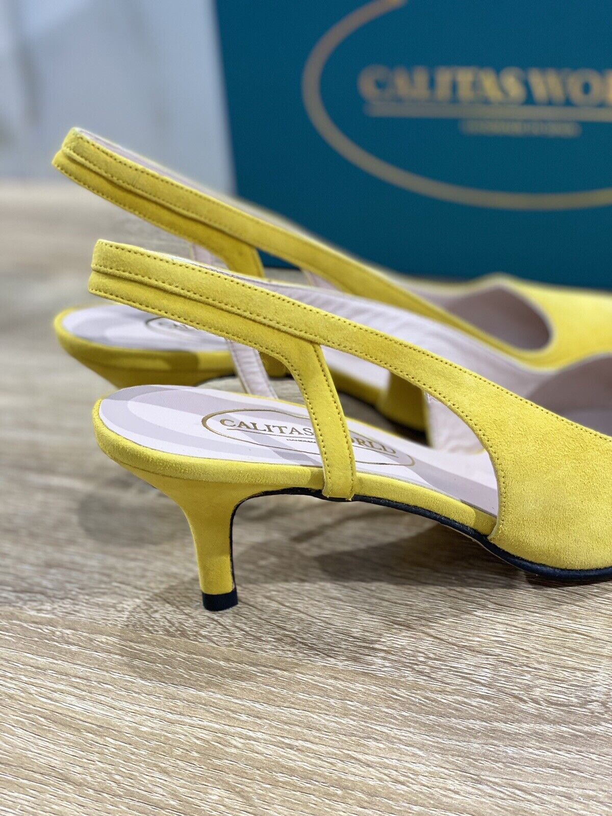 Calitas Scarpa Donna Slingback Kitten In Suede Amarillo Fondo Cuoio 38