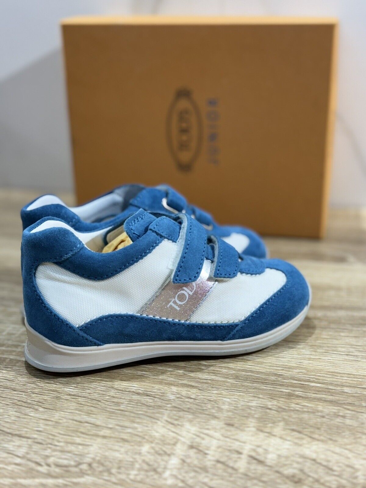 Tod’s Junior Sneaker  Velcro Bambino Pelle  Azzurro   Luxury Tod’s Kids Shoes 24