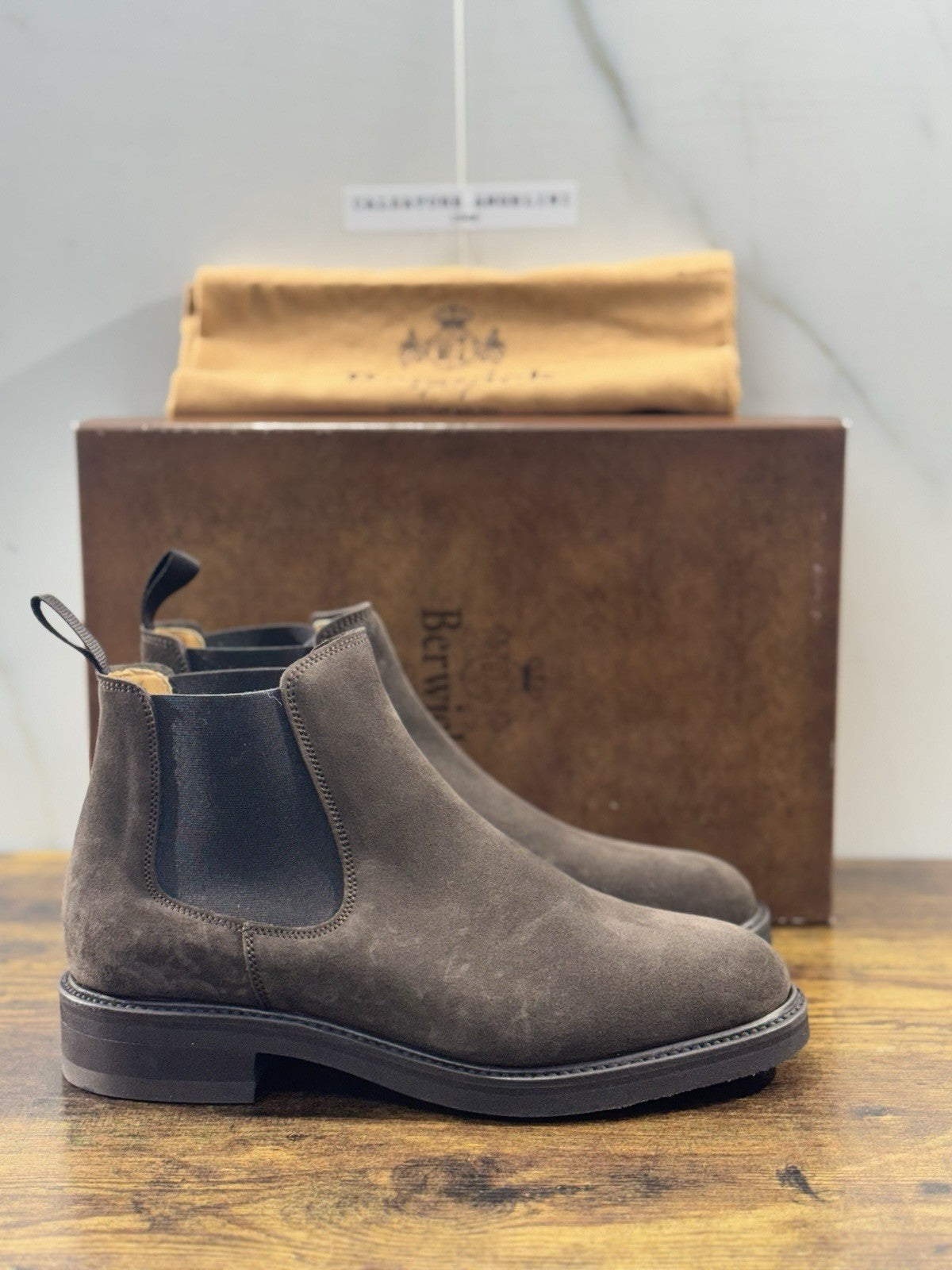 Berwick 1707 Chelsea Boot Uomo Suede Testa Moro Fondo Vibram Uomo 42