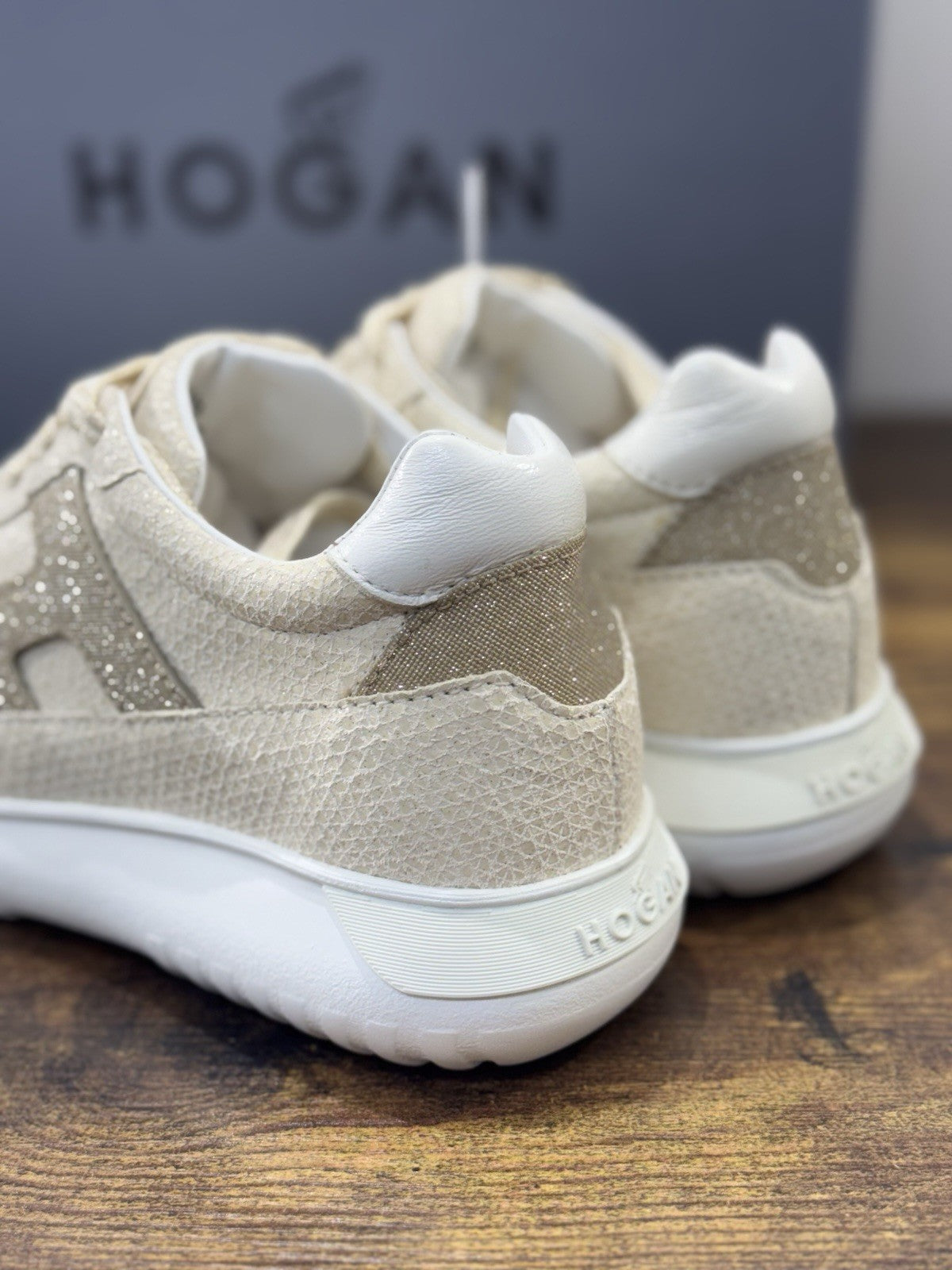 Hogan Interactive Donna - Sneaker In Camoscio E Tessuto Lurex Beige E Oro, Suola Gomma 5,7 Cm