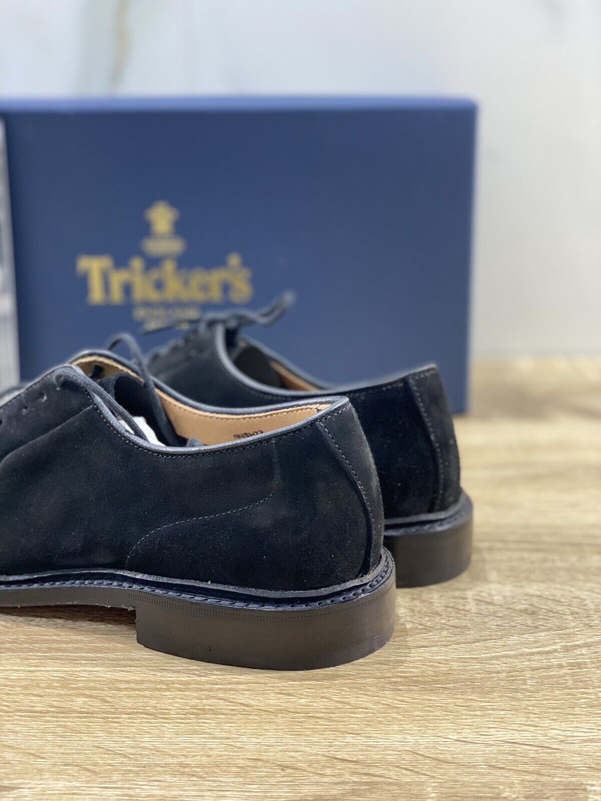 Tricker’s Scarpa Uomo Robert Plain Derby In Suede  Nero   3616/ 47 40