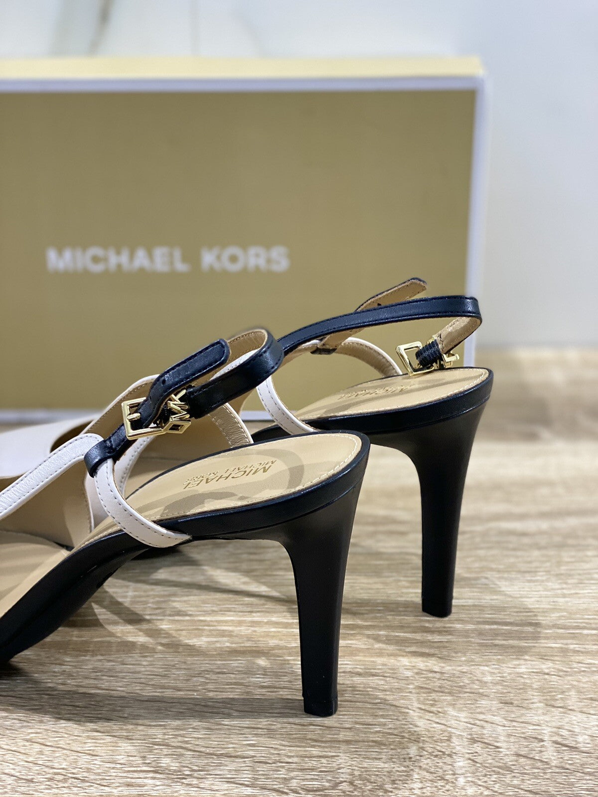 Michael Kors scarpa donna sling back flex pump pelle nera crema con tacco 40