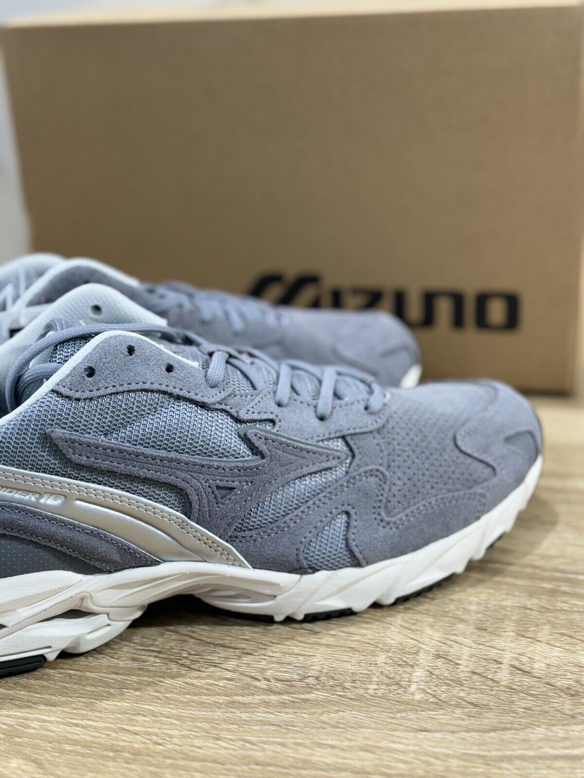 Mizuno Sneaker Uomo Wave Rider 10 Suede Grey Heritage Casual 44