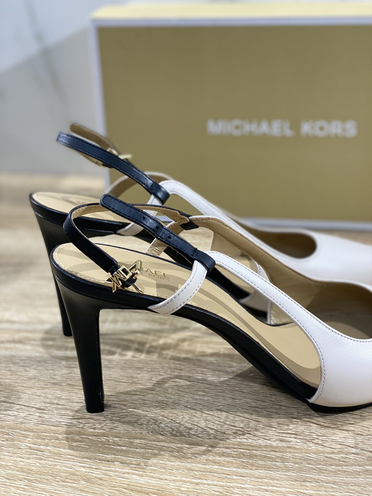 Michael Kors scarpa donna sling back flex pump pelle nera crema con tacco 40