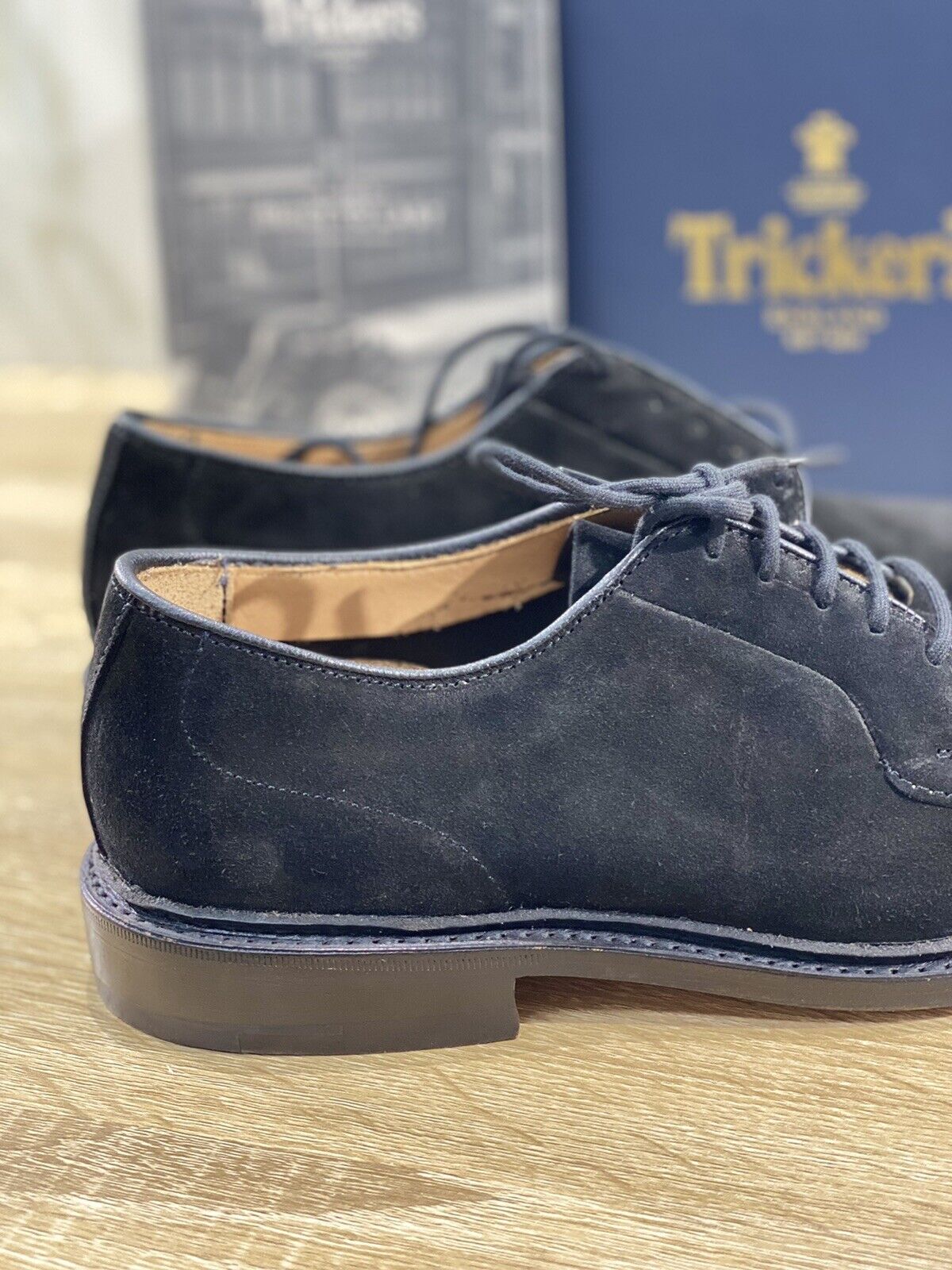 Tricker’s Scarpa Uomo Robert Plain Derby In Suede  Nero   3616/ 47 40