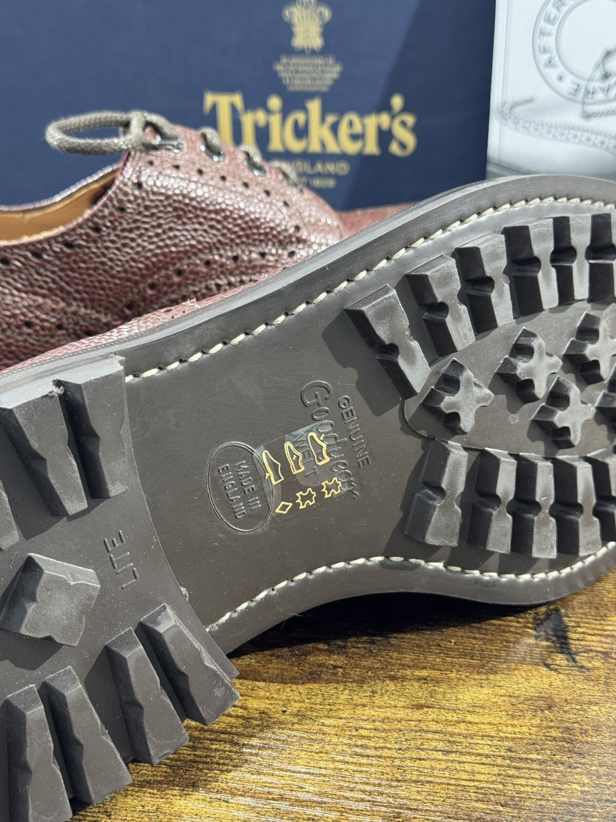 Tricker’s Scarpa Uomo Ilkley Brogue Marrone Goodyear Commando 41.5