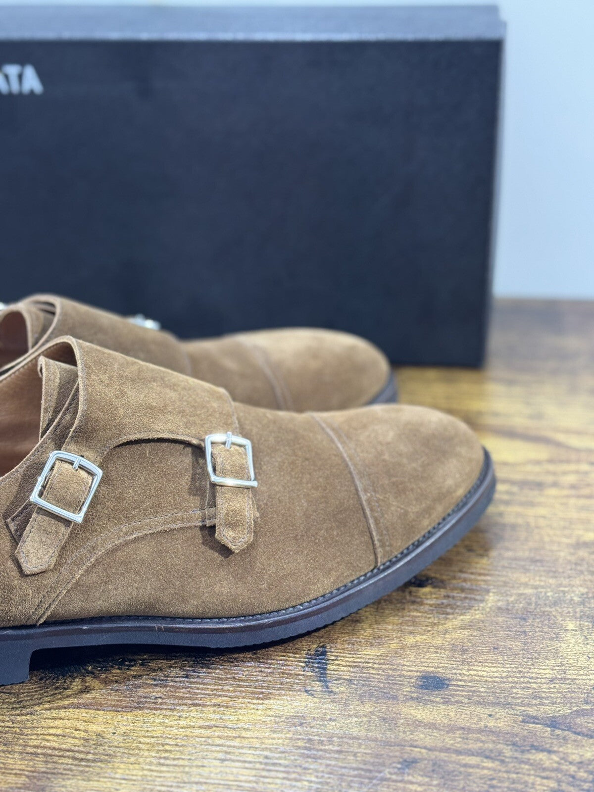 Premiata Scarpa Uomo Doppia Fibbia Suede Sigaro Fondo Vibram 44