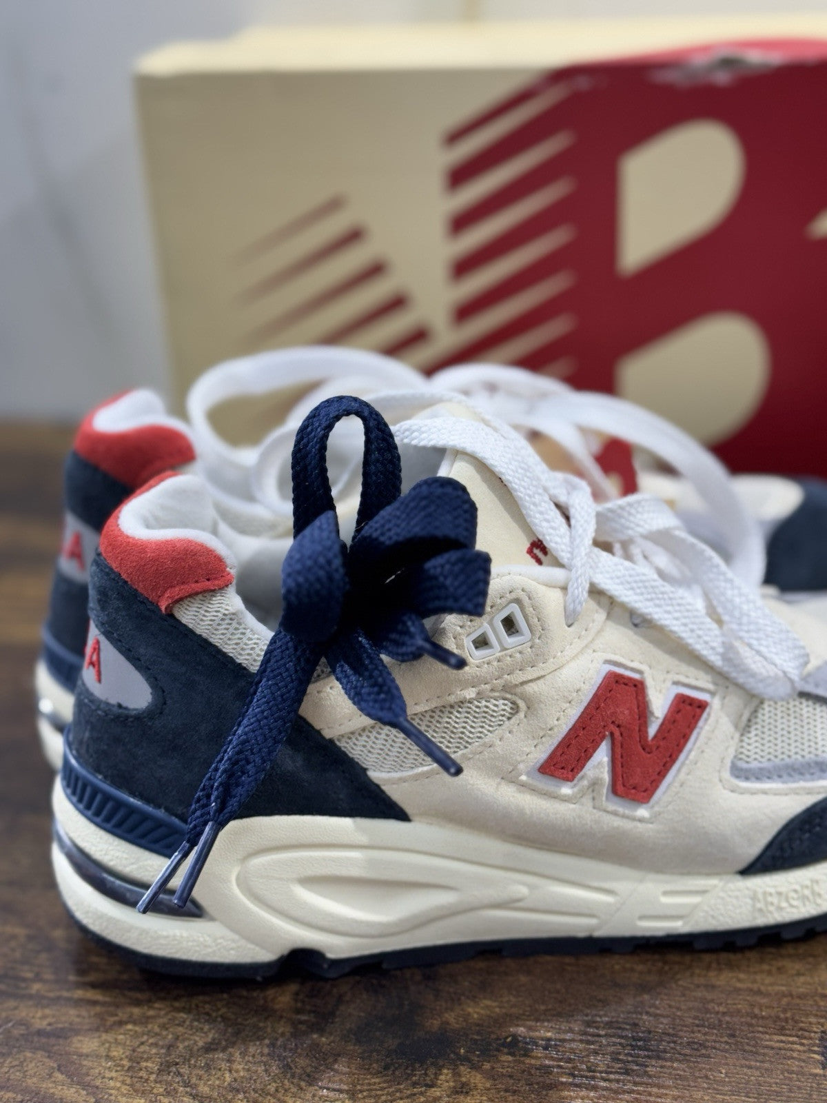 New Balance 990 Made In USA  Icon Sneaker White  Blu Suede  40.5
