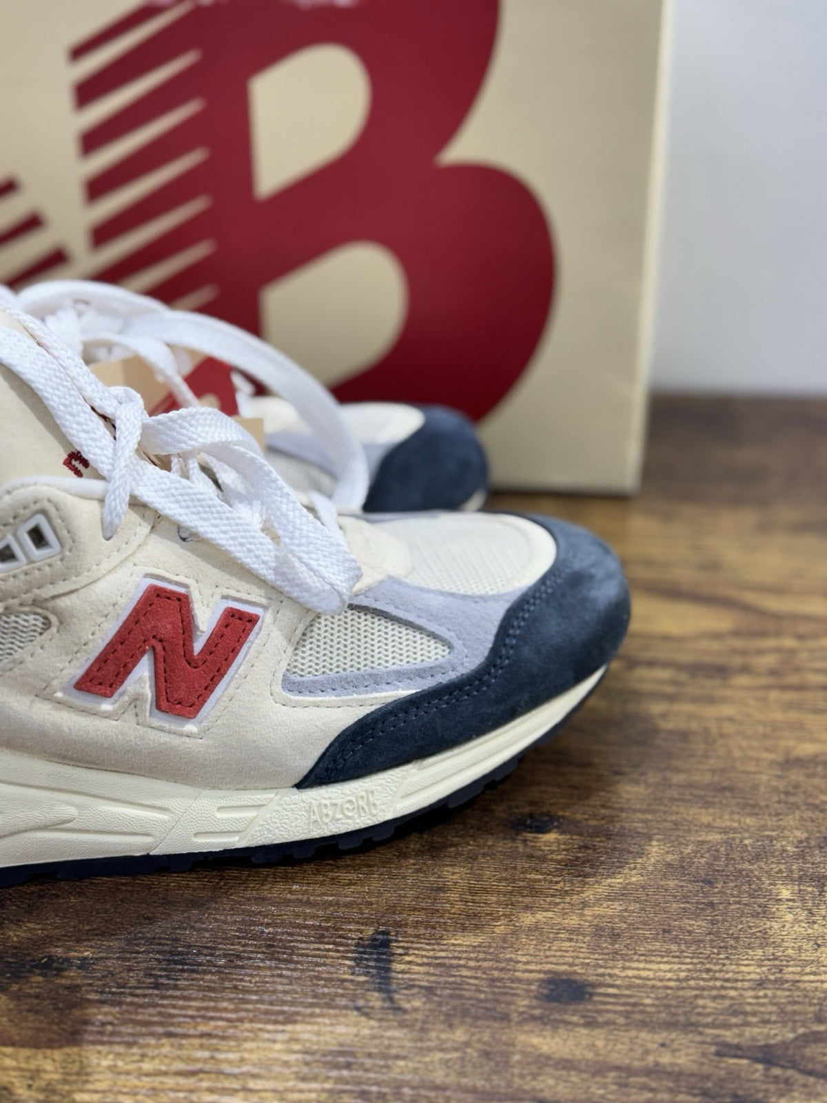 New Balance 990 Made In USA  Icon Sneaker White  Blu Suede  40.5