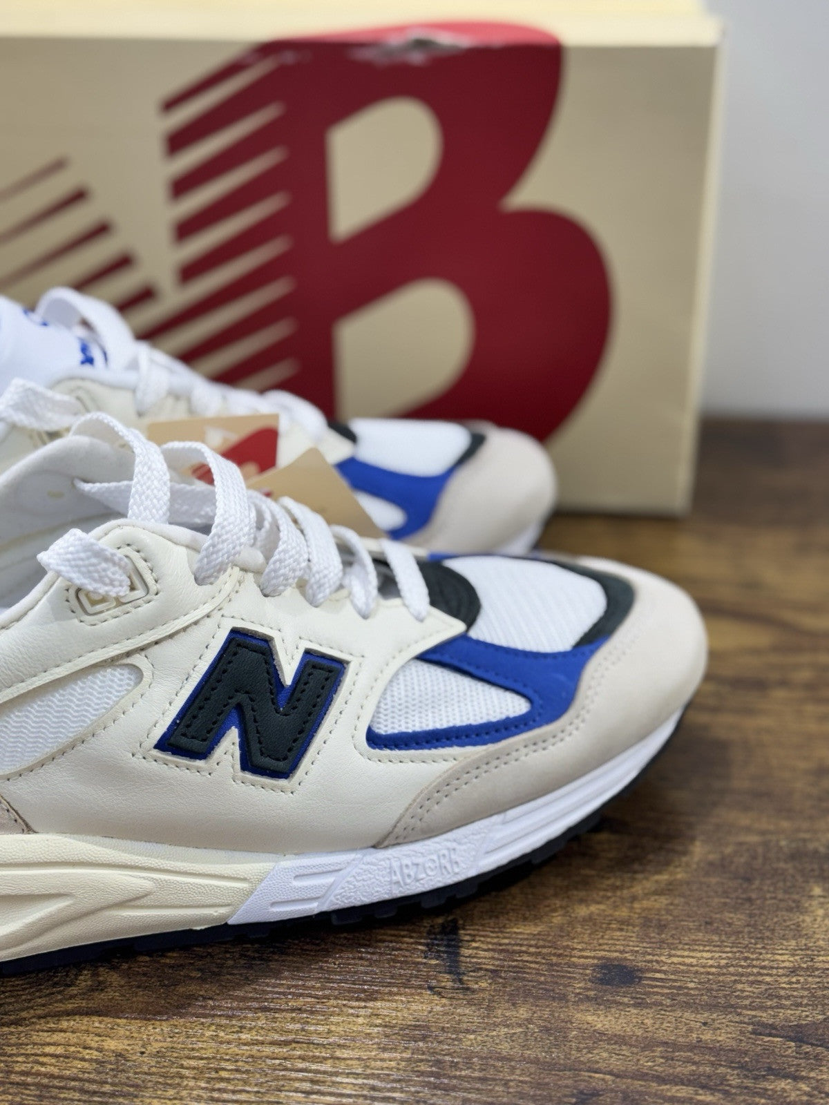 New Balance 990 Made In USA  Icon Sneaker White  Blu Suede  44.5