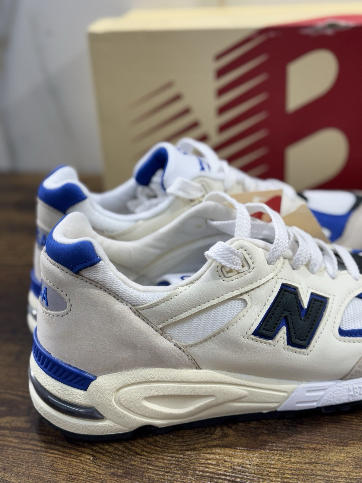 New Balance 990 Made In USA  Icon Sneaker White  Blu Suede  44.5