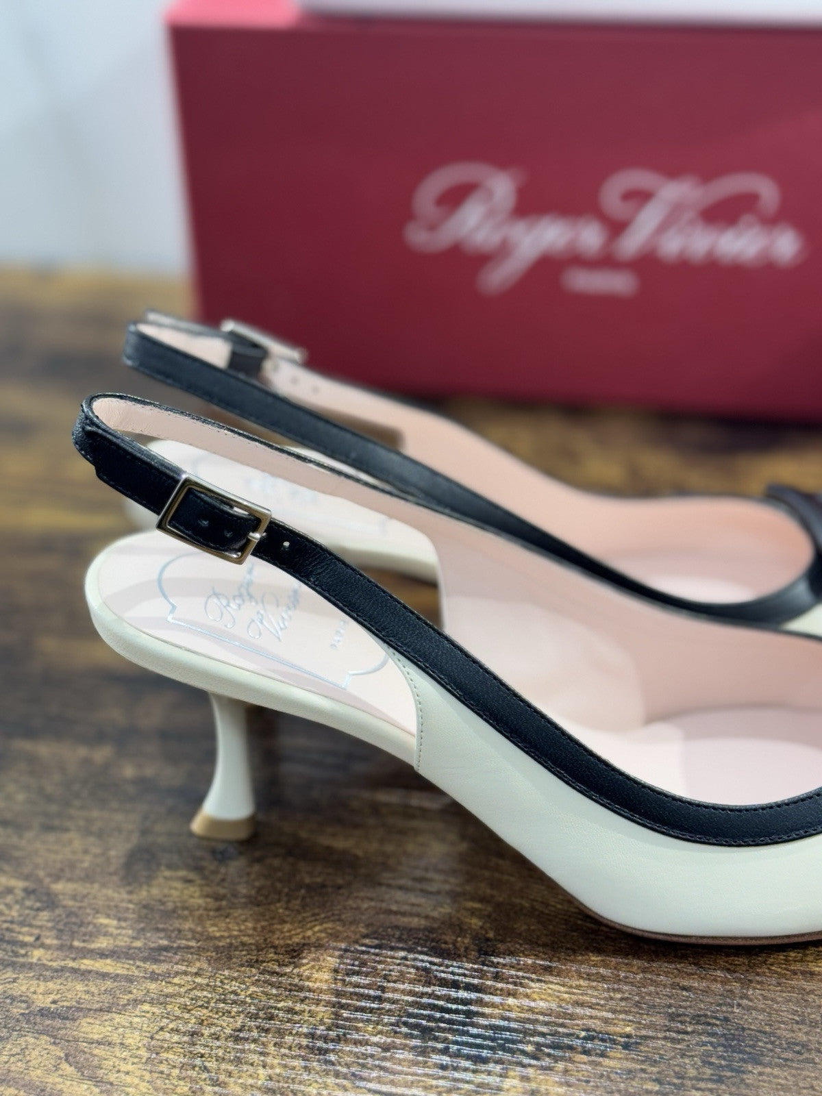 Roger Vivier Décolletés Slingback Viv' In The City in pelle Nero Luxury 37.5